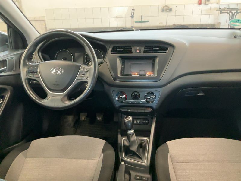 Hyundai i20 1.2 Trend blue — zdjęcie 12