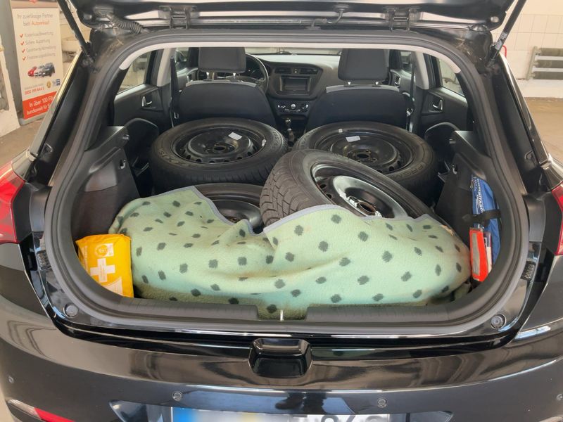 Hyundai i20 1.2 Trend blue — zdjęcie 10