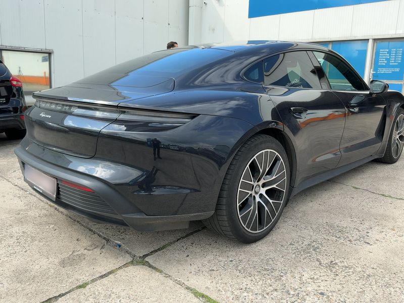 Porsche Taycan Basis — zdjęcie 6