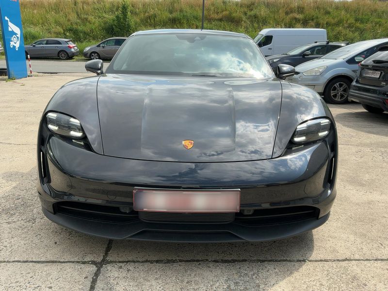Porsche Taycan Basis — zdjęcie 9
