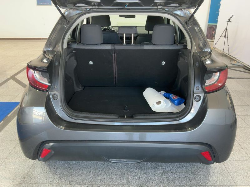 Toyota Yaris 1.5 Hybrid Active Drive 2022 – снимка 15