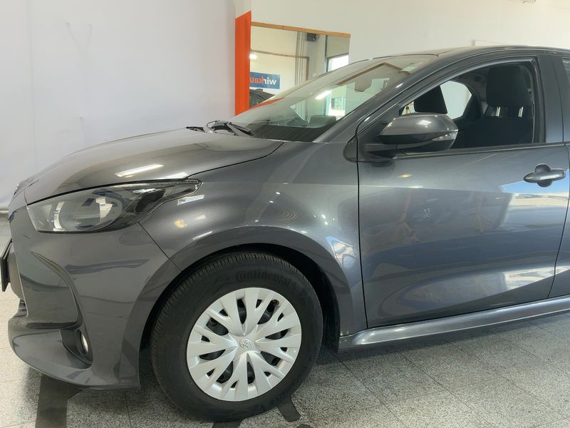 Toyota Yaris 1.5 Hybrid Active Drive 2022 – снимка 2