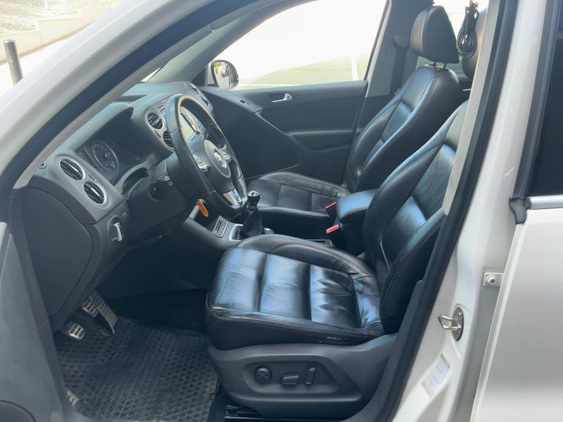 Volkswagen Tiguan 2.0 TDI Sport & Style 4Motion 2011 – снимка 17