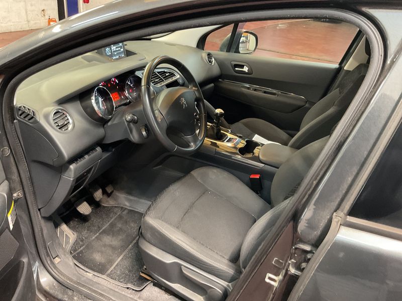 Peugeot 3008 1.6 Blue-HDi Active — zdjęcie 3