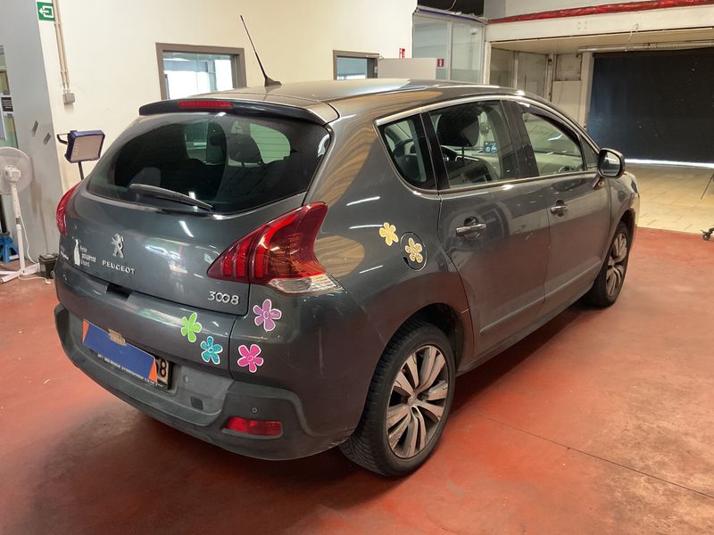 Peugeot 3008 1.6 Blue-HDi Active — zdjęcie 2