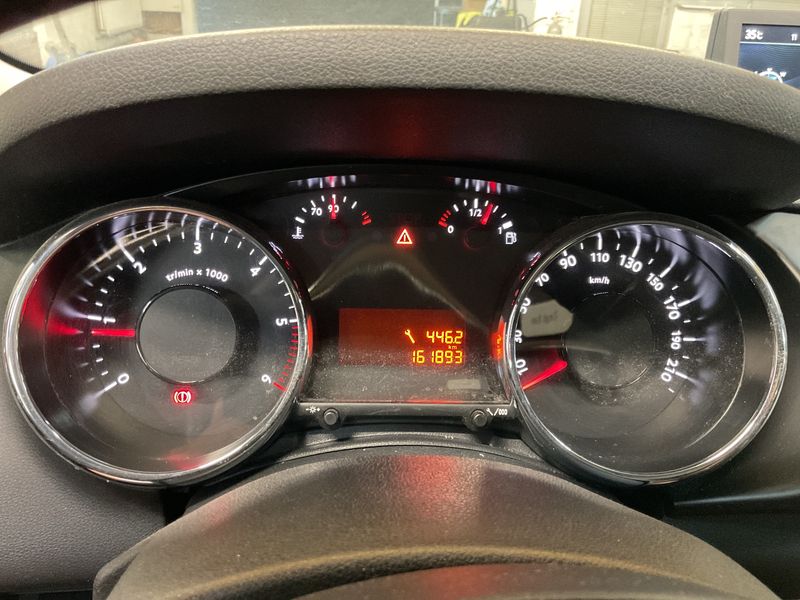 Peugeot 3008 1.6 Blue-HDi Active — zdjęcie 4