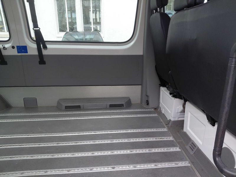 Volkswagen Crafter 2.0 TDI Kombi 35 mittlerer Radstand mit Hochdach — zdjęcie 13
