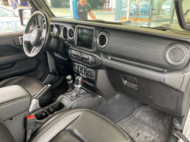 Jeep Wrangler 2.2 CRDi Sahara — zdjęcie 12