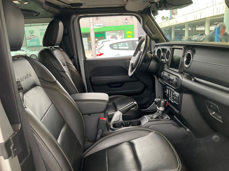 Jeep Wrangler 2.2 CRDi Sahara — zdjęcie 11