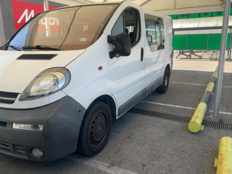 Opel Vivaro 1.9 CDTI Kombi L1H1 2,7t 2005 – снимка 2