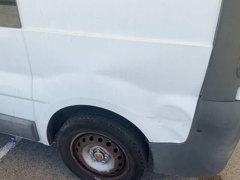 Opel Vivaro 1.9 CDTI Kombi L1H1 2,7t 2005 – снимка 27