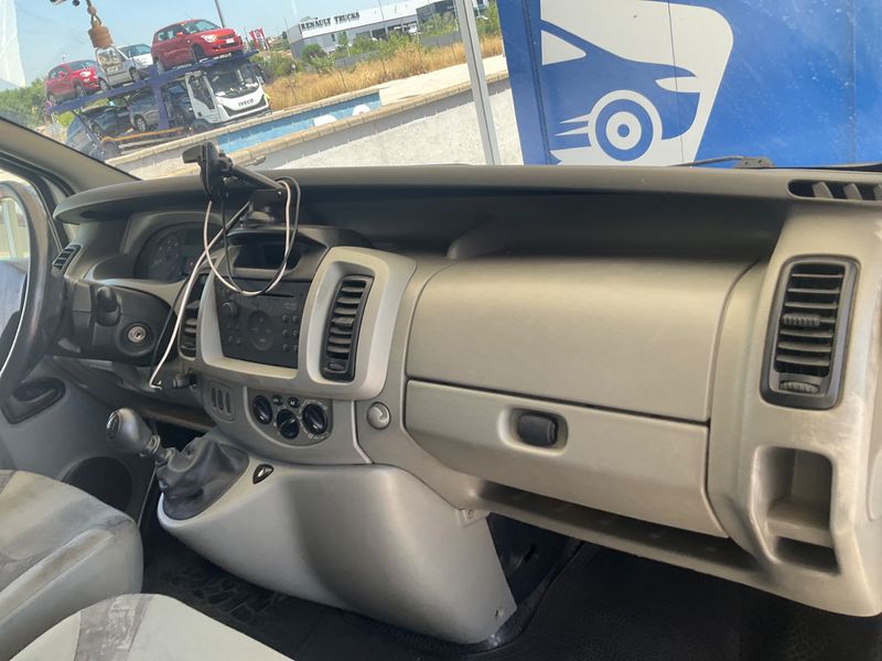 Opel Vivaro 1.9 CDTI Kombi L1H1 2,7t 2005 – снимка 34