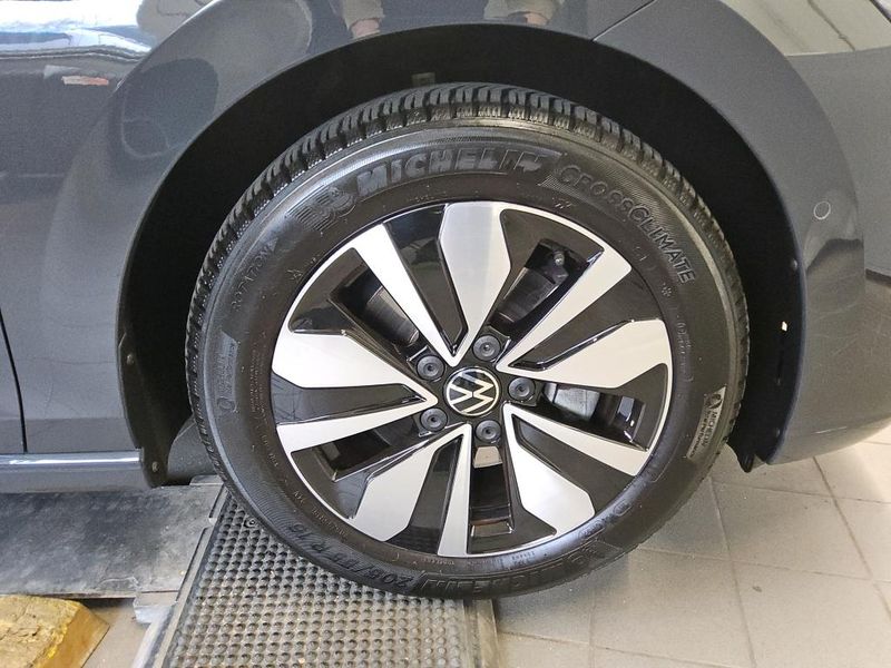 Volkswagen Golf VIII 1.0 TSI Move — zdjęcie 25