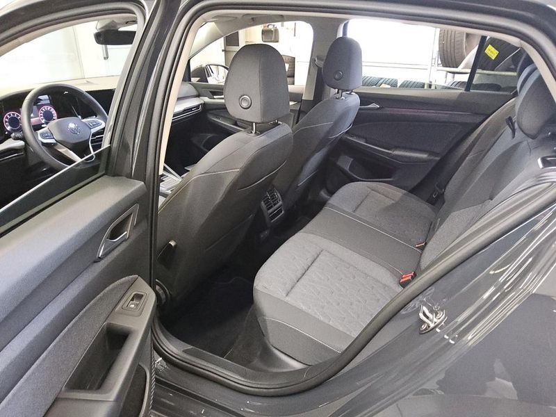Volkswagen Golf VIII 1.0 TSI Move — zdjęcie 12
