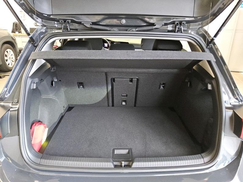 Volkswagen Golf VIII 1.0 TSI Move — zdjęcie 19