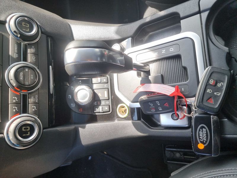 Land Rover Discovery 4 5.0 V8 HSE Luxury Edition — zdjęcie 17