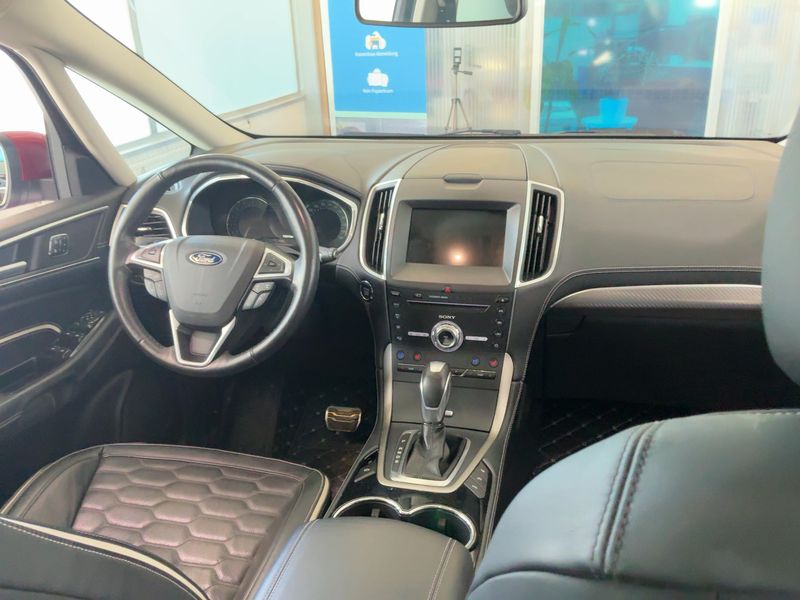 Ford S-Max 2.0 TDCi Vignale AWD — zdjęcie 12