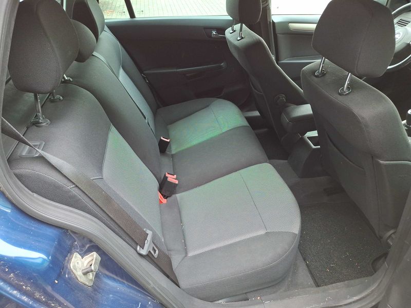 Opel Astra 1.6 Innovation — zdjęcie 13