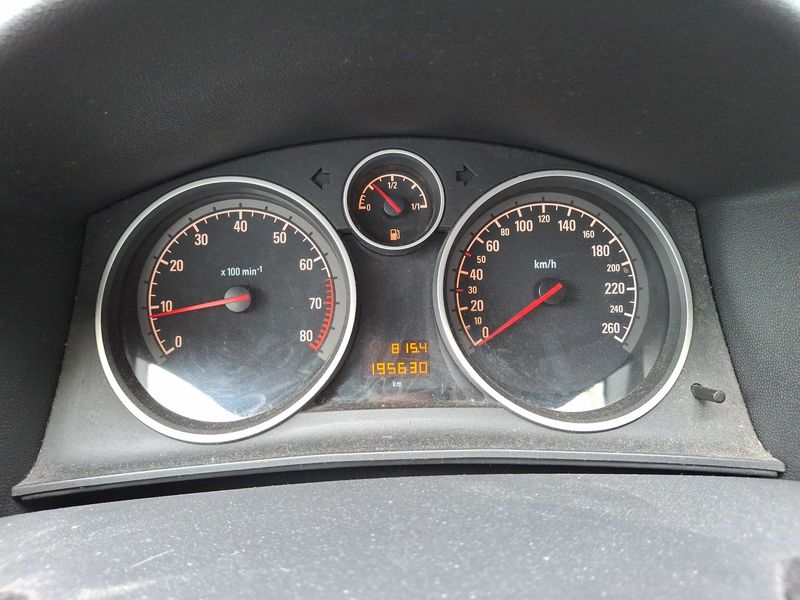 Opel Astra 1.6 Innovation — zdjęcie 12