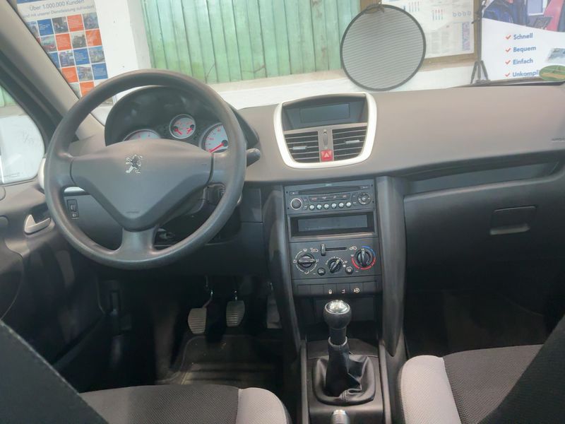 Peugeot 207 1.4 VTi Tendance — zdjęcie 12