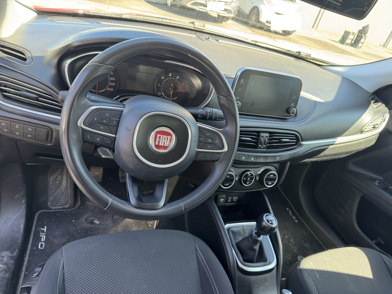 Fiat Tipo 1.6 JTDM Lounge — zdjęcie 11