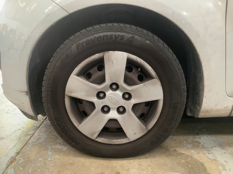 Kia Venga 1.4 CRDi Drive 2011 – снимка 3