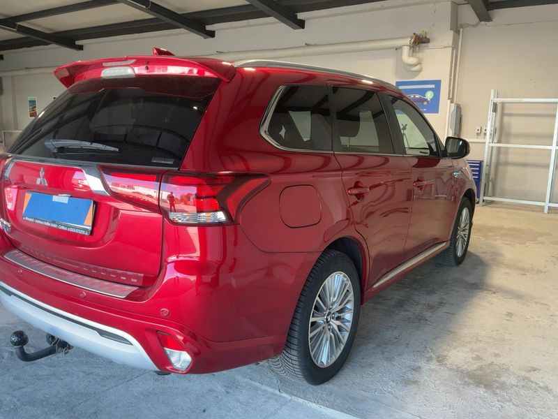 Mitsubishi Outlander 2.4 PHEV Plus Spirit 4WD — zdjęcie 6