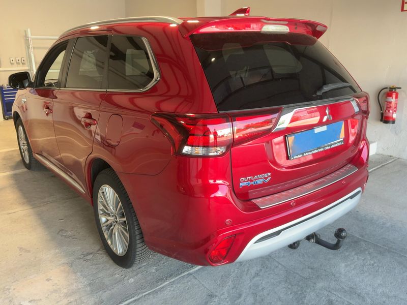 Mitsubishi Outlander 2.4 PHEV Plus Spirit 4WD — zdjęcie 3