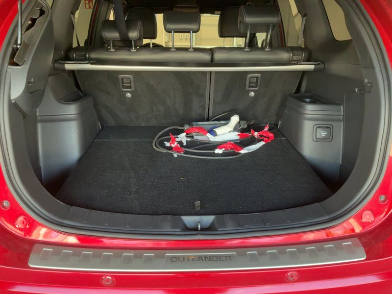 Mitsubishi Outlander 2.4 PHEV Plus Spirit 4WD — zdjęcie 10