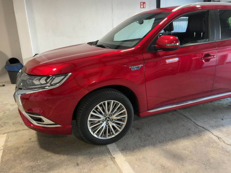 Mitsubishi Outlander 2.4 PHEV Plus Spirit 4WD — zdjęcie 2