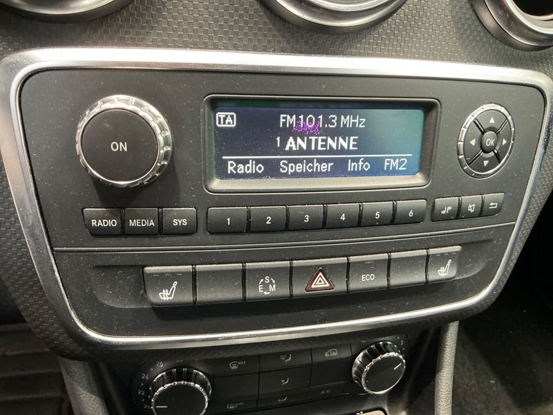 Mercedes-Benz A-Klasse A 180 BlueEfficiency Urban 2013 – снимка 24