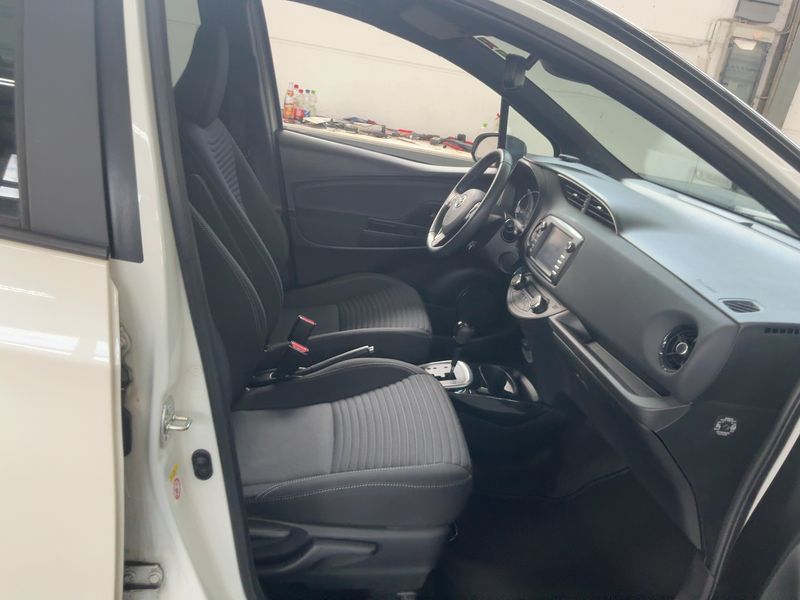 Toyota Yaris 1.5 Hybrid Style Selection — zdjęcie 11