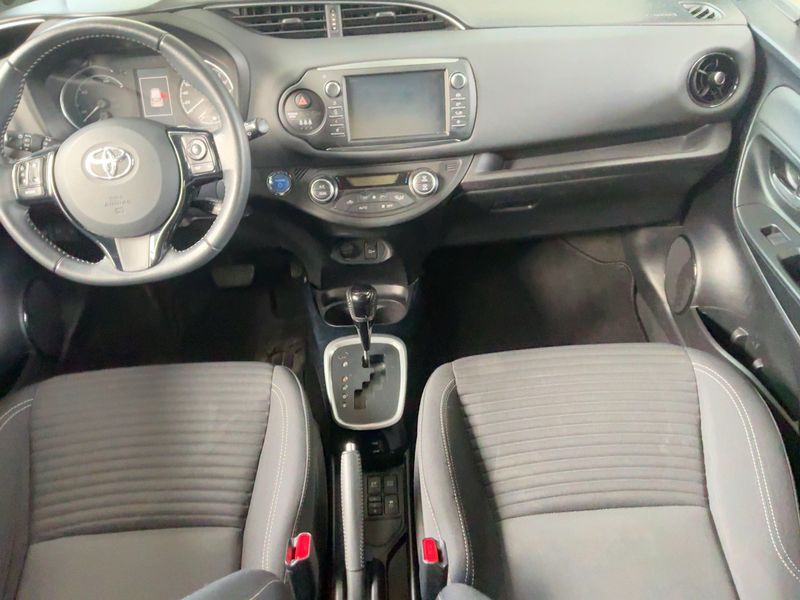 Toyota Yaris 1.5 Hybrid Style Selection — zdjęcie 12