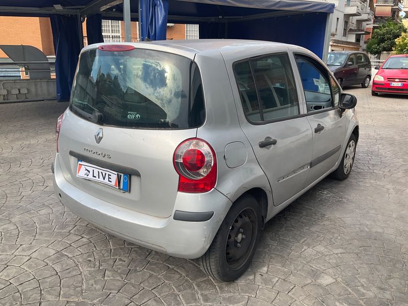 Renault Modus 1.2 Saint Tropez — zdjęcie 2