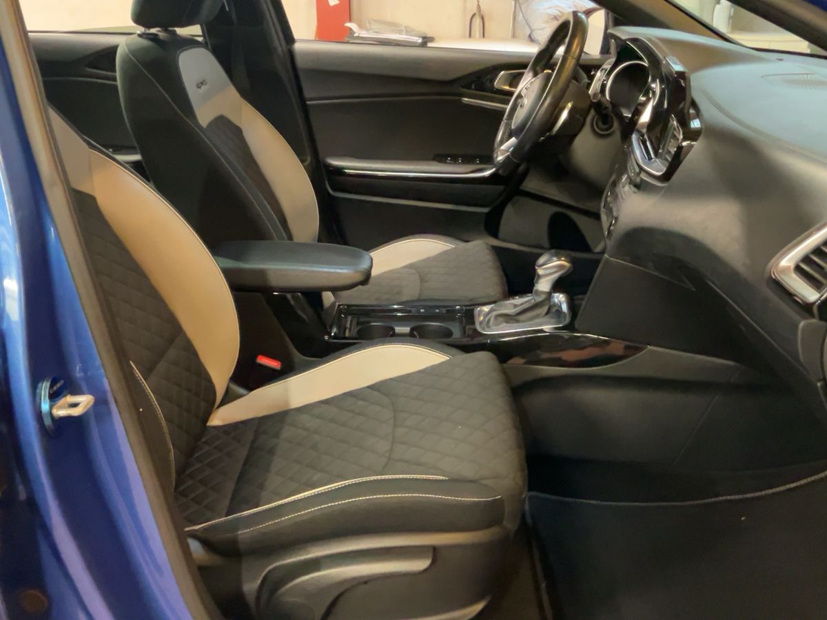Kia cee'd 2019 — photo 18