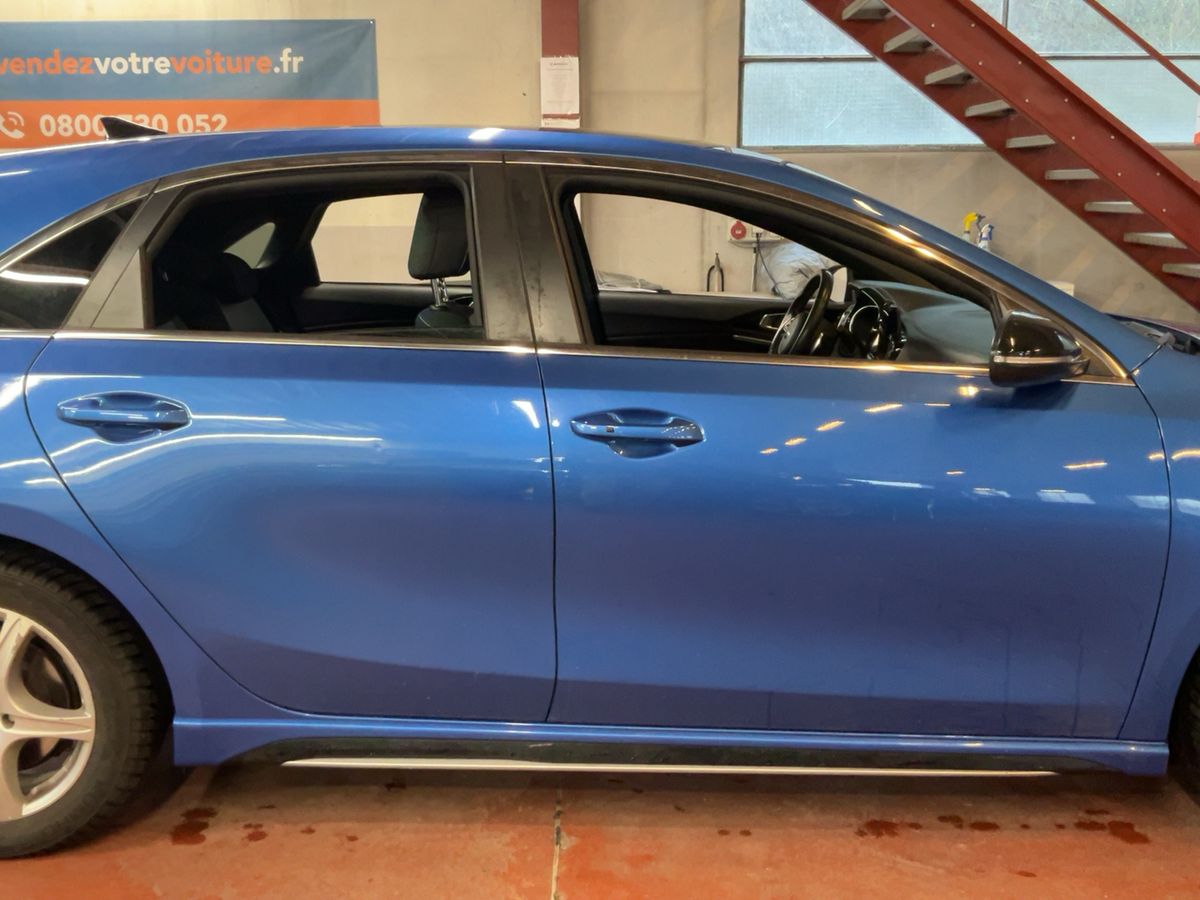 Kia cee'd 2019 — photo 11