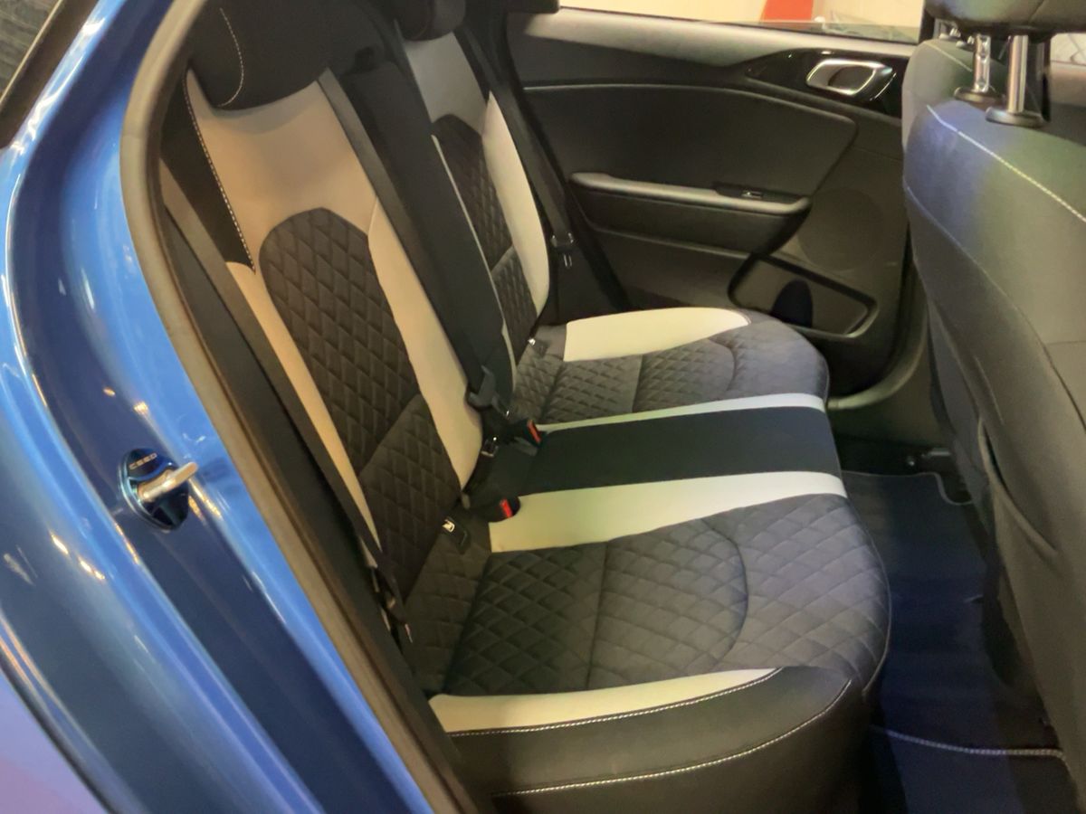 Kia cee'd 2019 — photo 21