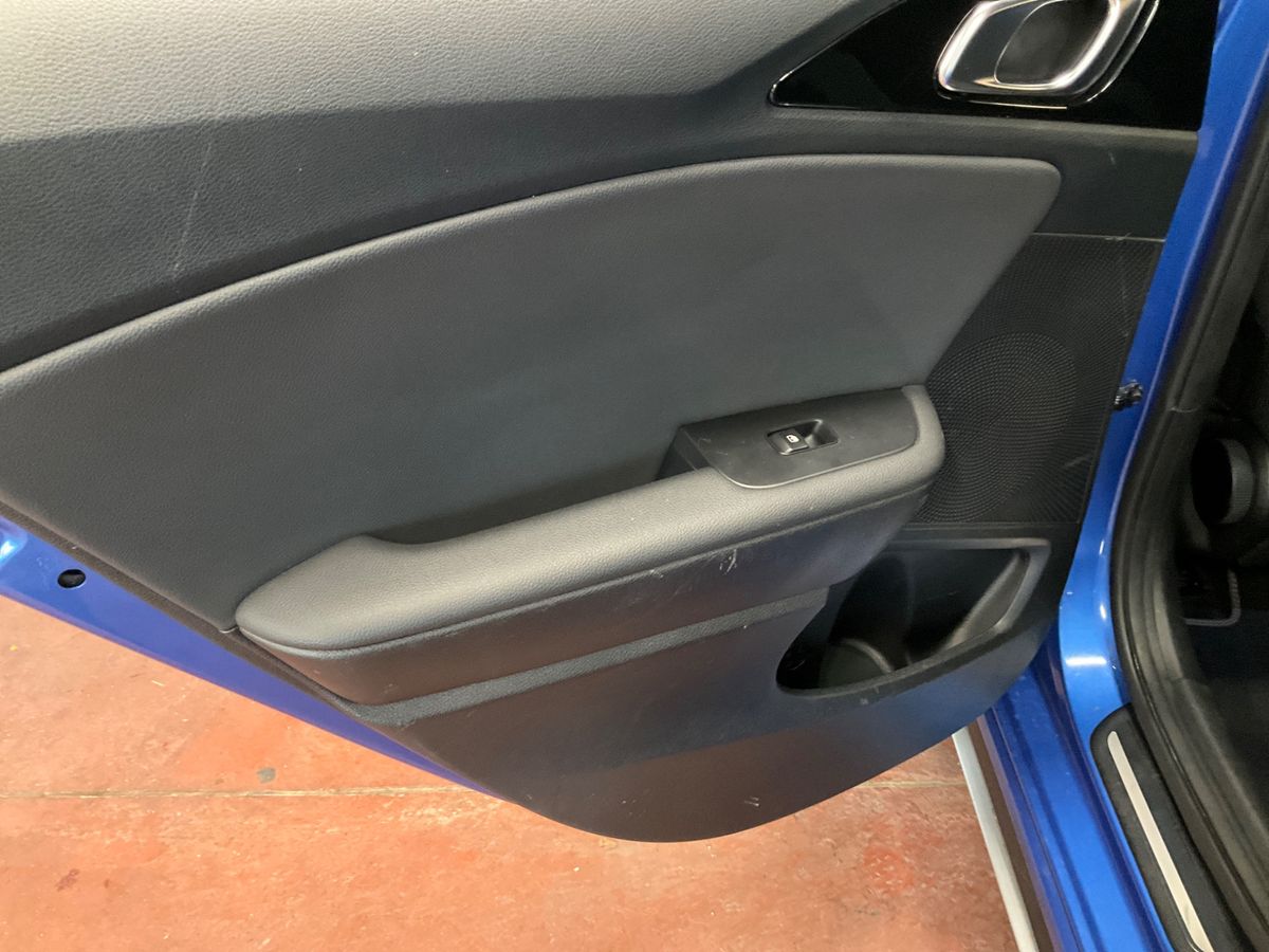 Kia cee'd 2019 — photo 44