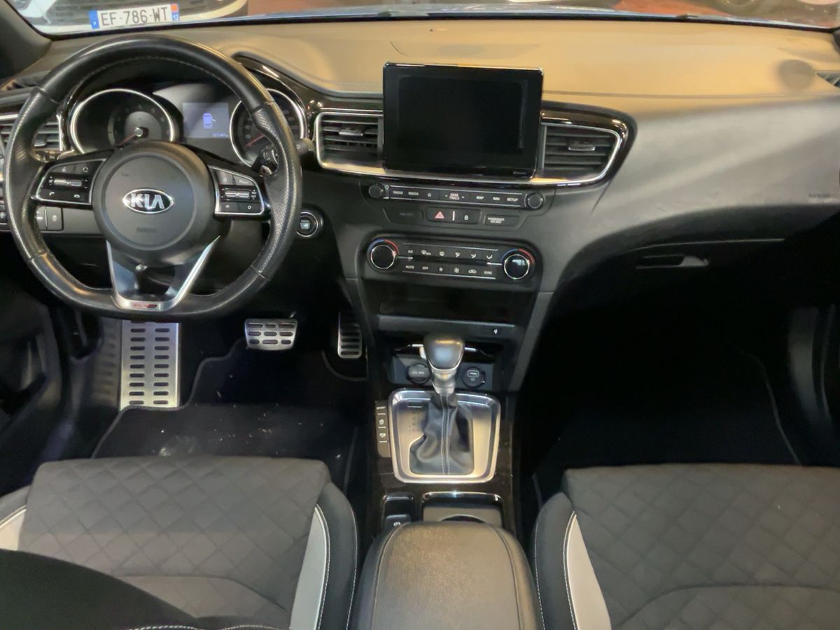 Kia cee'd 2019 — photo 19