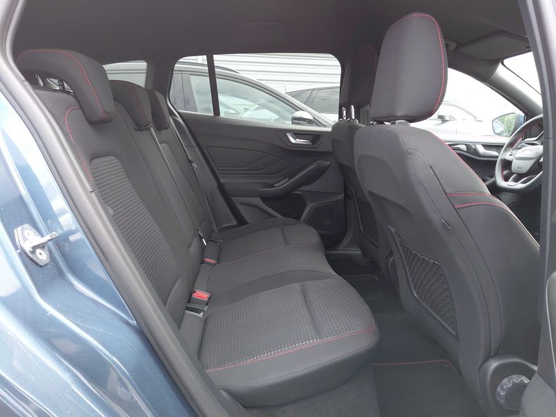 Ford Focus 1.0 EcoBoost Mild-Hybrid ST-Line X — zdjęcie 14