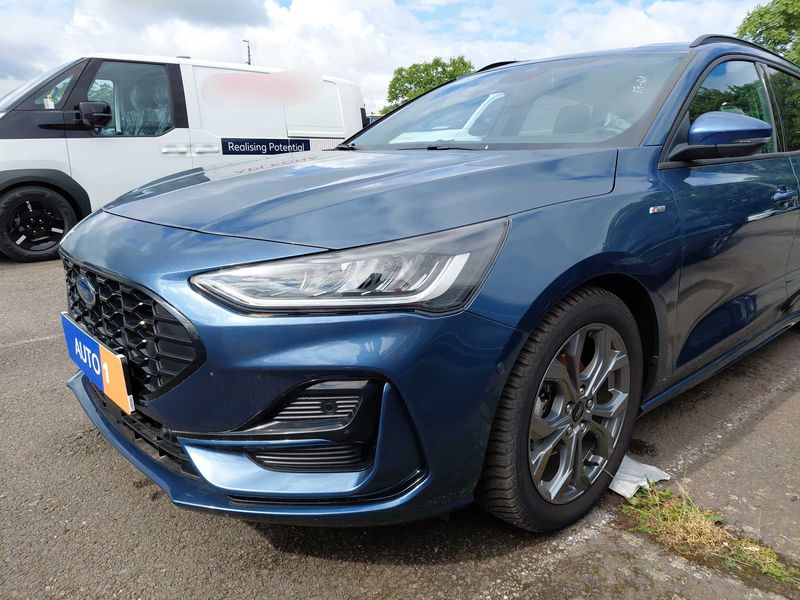Ford Focus 1.0 EcoBoost Mild-Hybrid ST-Line X — zdjęcie 2