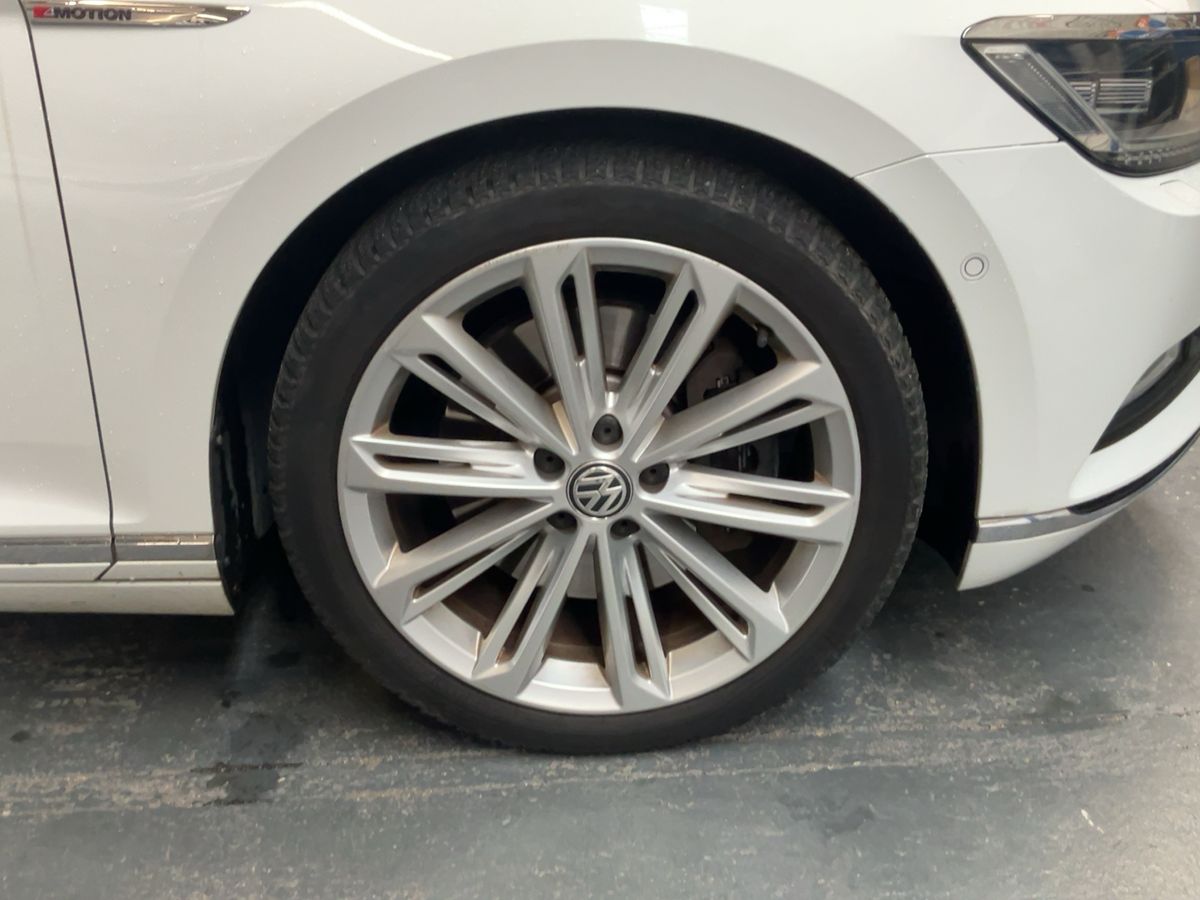 Volkswagen Passat 2016 — photo 12