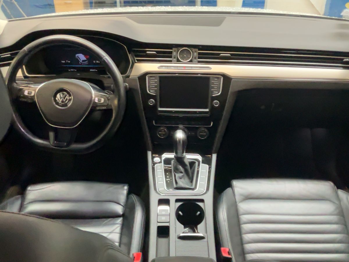 Volkswagen Passat 2016 — photo 18