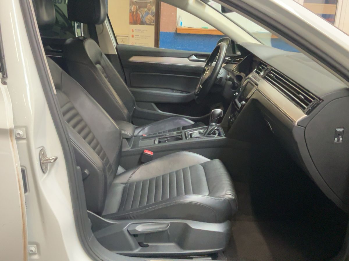 Volkswagen Passat 2016 — photo 17
