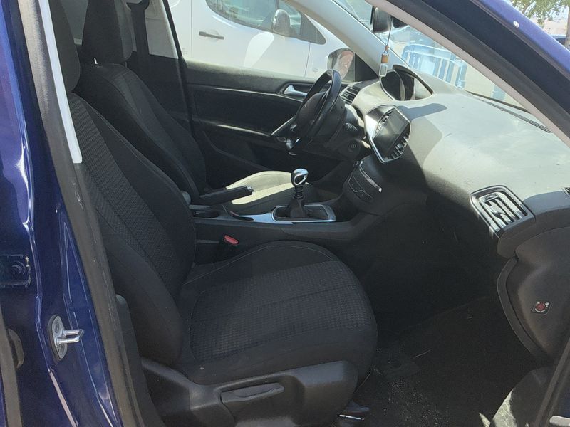 Peugeot 308 1.5 Blue-HDi Active — zdjęcie 9