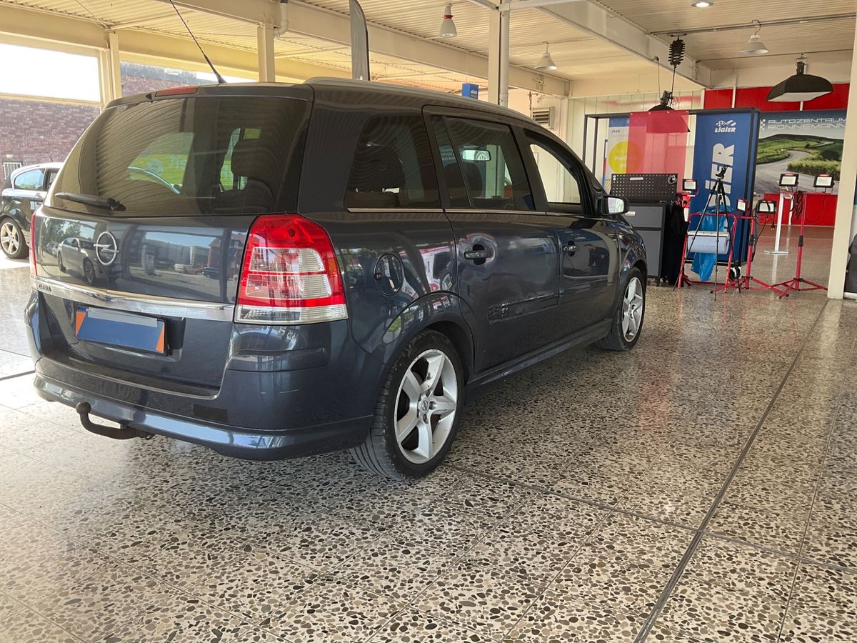 Opel Zafira 1.8 Sport
