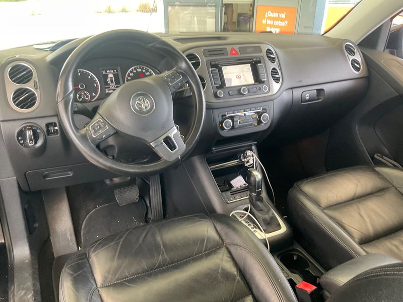 Volkswagen Tiguan 2.0 TDI 4Motion — zdjęcie 12