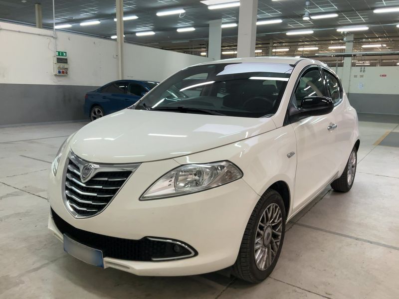 Lancia Ypsilon 1.2 Gold — zdjęcie 1