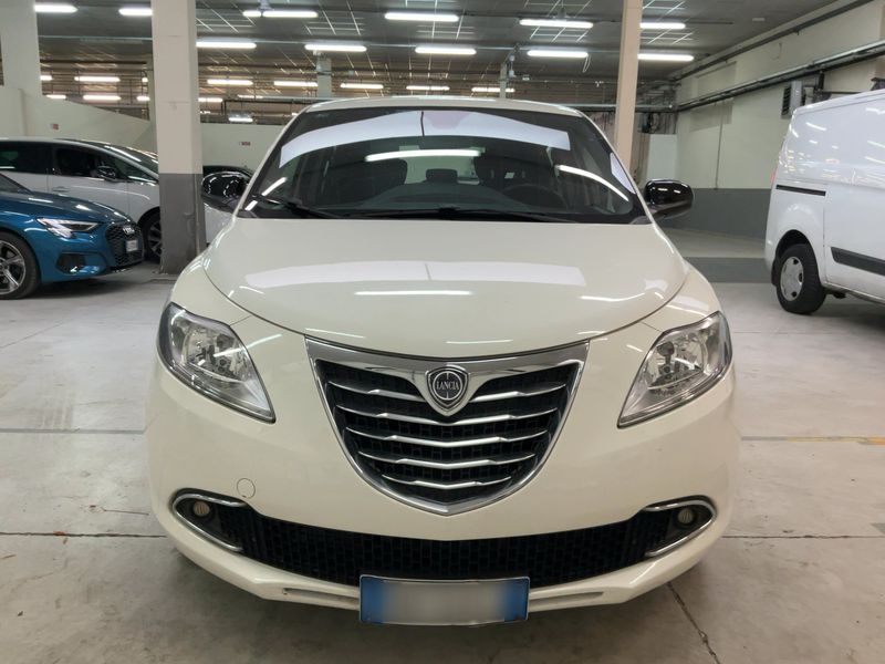 Lancia Ypsilon 1.2 Gold — zdjęcie 9