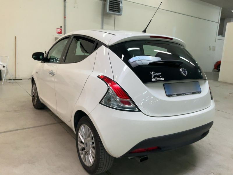 Lancia Ypsilon 1.2 Gold — zdjęcie 3